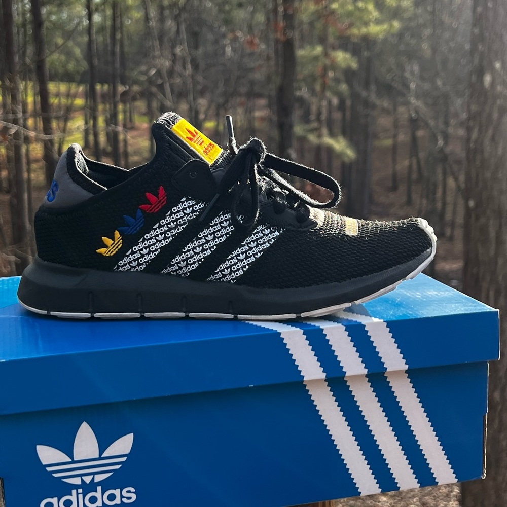 Adidas Originals Swift Run X Athletic Running Sneaker FZ4838 Youth Sz: US 5 - Picture 3 of 13